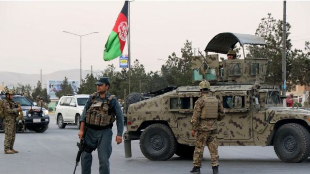پاکستان افغانستان کی جنگ کا ذمہ دار کیوں؟عمران خان اشرف غنی پر برس پڑے