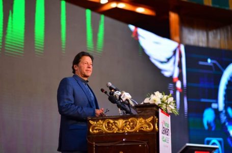 وزیرِ اعظم عمران خان نے نوجوانوں کے لیے اہم پیغام دے دیا