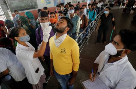 بھارت میں 8 ماہ بعد 3 لاکھ کے قریب کرونا کیسز رپورٹ  ؛ 310 ہلاکتیں
