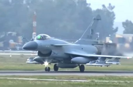 چائنہ نےامریکہ کے ایف -16 سے بہتر طیارے پاکستان  کے حوالےکردیے