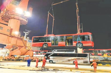 کراچی کے لیے 121 بسوں کی پہلی کھیپ چین سے بھیج دی گئی