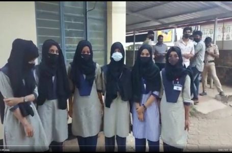بھارت میں حجاب پہن کر امتحان دینے کی اجازت دینے پر اساتزہ معطل