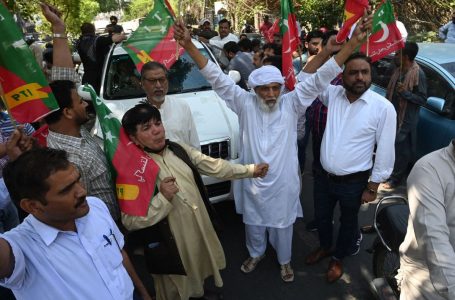 حکومت ناقابل برداشت بوجھ ڈال رہی ہے، تحریک انصاف کے احتجاج میں شامل ہوں: عمران خان